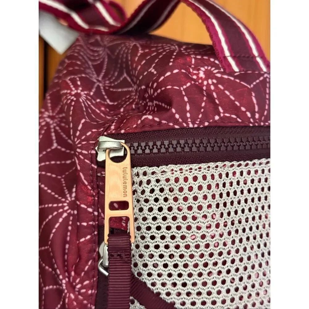 Lululemon Yoga Mat Bag Burgundy Print Mesh Zip Carrier - Picture 8 of 14